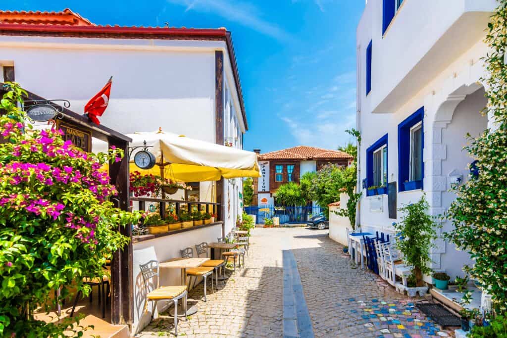 Antalya Çıkışlı 1 Gece Konaklamalı Alaçatı Ot Festivali & Ege Esintisi Turu